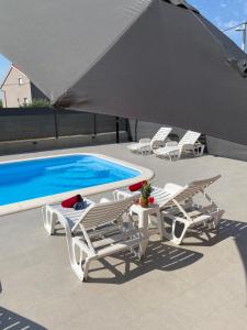 Apartments Ukic - with large outdoor pool