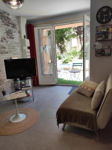 Appartements LA PAUSE studio sur le quai Maupassant a Fecamp : photos des chambres