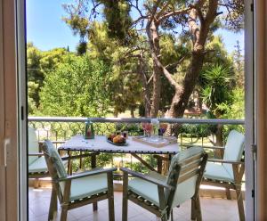 A7 Beauty Vouliagmeni Apt in a unique Spot