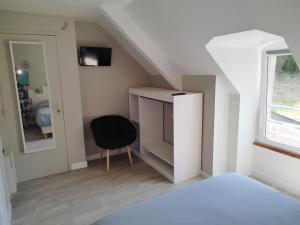 Hotels Hotel-Relais De Trefeuntec : Appartement