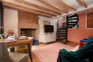 Boutique Cottage - Private Garden