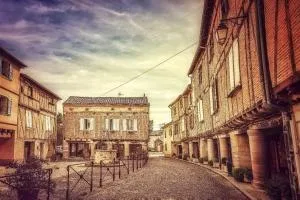 Plume Et Pinceau - Graulhet