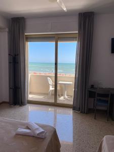 Camera Tripla Comfort con Vista Mare Frontale
