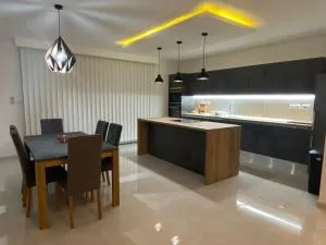 Modern, Spacious, 3 Bedroom Apartment near Malta International Airport - 卢加