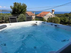 Podgora Experience Suite with jacuzzi