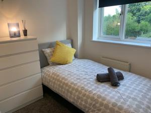 Spacious and central 4-bedroom house with parking