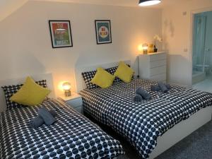 Spacious and central 4-bedroom house with parking