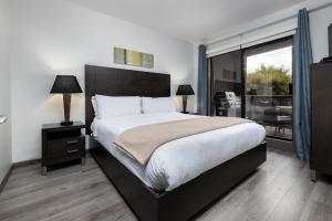 Upgraded lakeside resort dream vacation home
