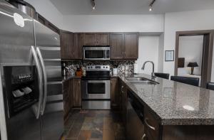 Upgraded lakeside resort dream vacation home