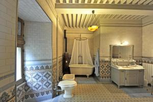 B&B / Chambres d'hotes Chateau De Vollore : Suite Marie-Louise