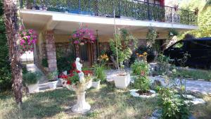 Appartement 48 m2 avec jardin au rdc dans villa à 5 min à pied des Thermes de Vernet-les-Bains, location de samedi à samedi