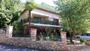 Appartement 48 m2 avec jardin au rdc dans villa à 5 min à pied des Thermes de Vernet-les-Bains, location de samedi à samedi