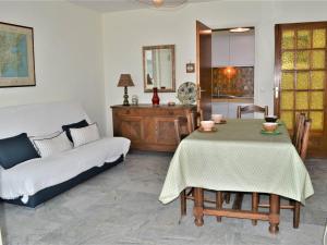 Appartements Appartement 3 pieces climatise, plage a pied, pour 4 personnes a Cavalaire - FR-1-226B-113 : photos des chambres