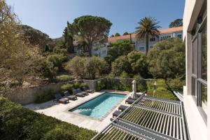 Lovely one bedroom in The Glen, Camps Bay with Inverter