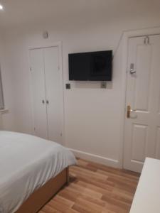 Lovely Home with full en-suite double bed rooms