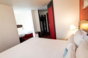 Hotels Kyriad Lyon Sud - Saint Genis Laval : photos des chambres