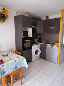 Appartements JOLI T2 RDC, BORD DE MER , PISCINE , Aresquiers FRONTIGNAN PLAGE 34 : photos des chambres