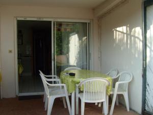 Appartements JOLI T2 RDC, BORD DE MER , PISCINE , Aresquiers FRONTIGNAN PLAGE 34 : photos des chambres