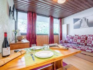 Apartment Sérac B4 by Interhome