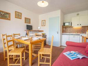 Apartment Lac du Lou 506 by Interhome