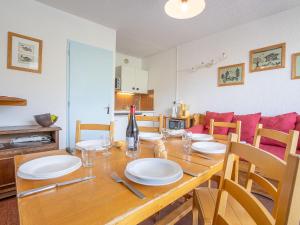 Apartment Lac du Lou 506 by Interhome