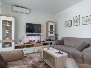Holiday Home Ruza by Interhome