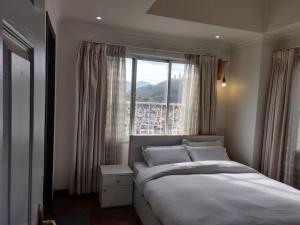 Apartment 7D,Retreat