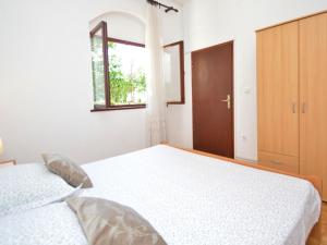 Apartment Rose-2 by Interhome