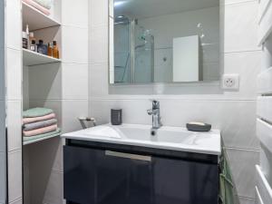 Apartment Les Pêcheries by Interhome