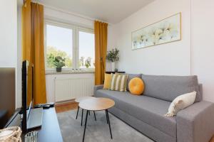 Cozy Apartment with Balcony Warszawa by Noclegi Renters