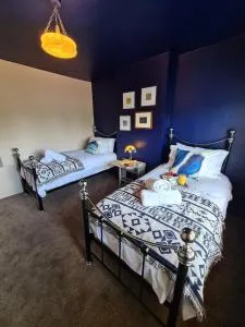 Rumer Hill House by Spires Accommodation a unique boutique styled place to stay in Cannock - 彭克里奇