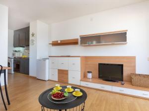 Apartment Apartaments Del Sol by Interhome