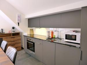 Apartment Henrys 300 by Interhome
