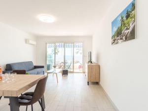 Apartment Les Trois Caps by Interhome