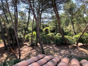 Villa Bois Romay dans le Luberon avec piscine, tennis et pétanque.