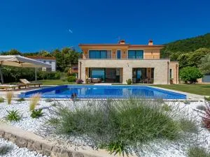 Holiday Home Villa Alpeza by Interhome - Dobreć