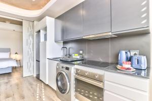 Great Studio with Balcony and City views