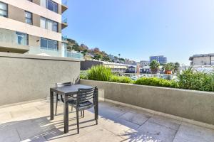 Studio with Balcony and City views