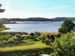 4 person holiday home in Hamburgsund - Hällevadsholm