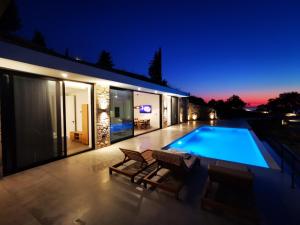 Mandevilla Hillside Luxury Villas