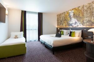 Hotels Hotel Roi Soleil Prestige Plaisir : photos des chambres