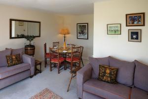 Central Stratford, 3 bedrooms, sleeps 6, easy walk to town, Parking, Self Catering, Great View