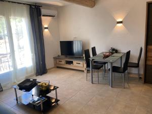 Maisons d'hotes Le Mas des Oliviers appartement 2 pieces tous conforts : photos des chambres