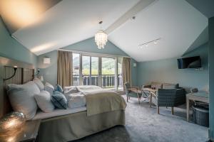 Suite with Mountain View room in Sagafjord Hotel – by Classic Norway Hotels