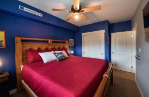 Premium Unit 4466 - One Bedroom withKitchenette - Fraser Crossing Founders Pointe condo