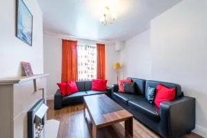 Spacious Shepherds Bush Apartment With Garden - London