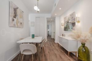 Designed minimalist apartment - Málaga Center by REMS