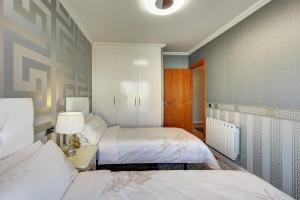 VILLA RIOJA with pool & mountain and sea view, ONLY FAMILYS