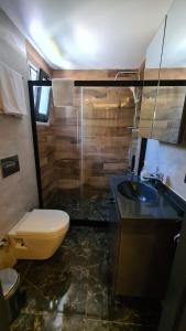 Özel havuz ve deniz manzaralı yeni villa