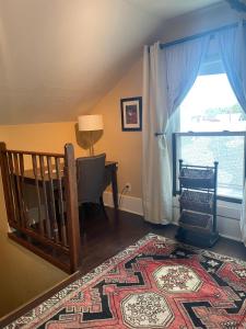 Deluxe Queen Suite room in Balcony Guest House